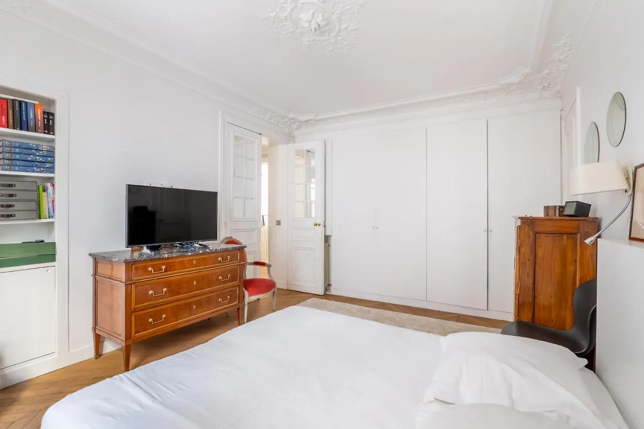 Veeve - Fresh As A Daisy Apartment Paris