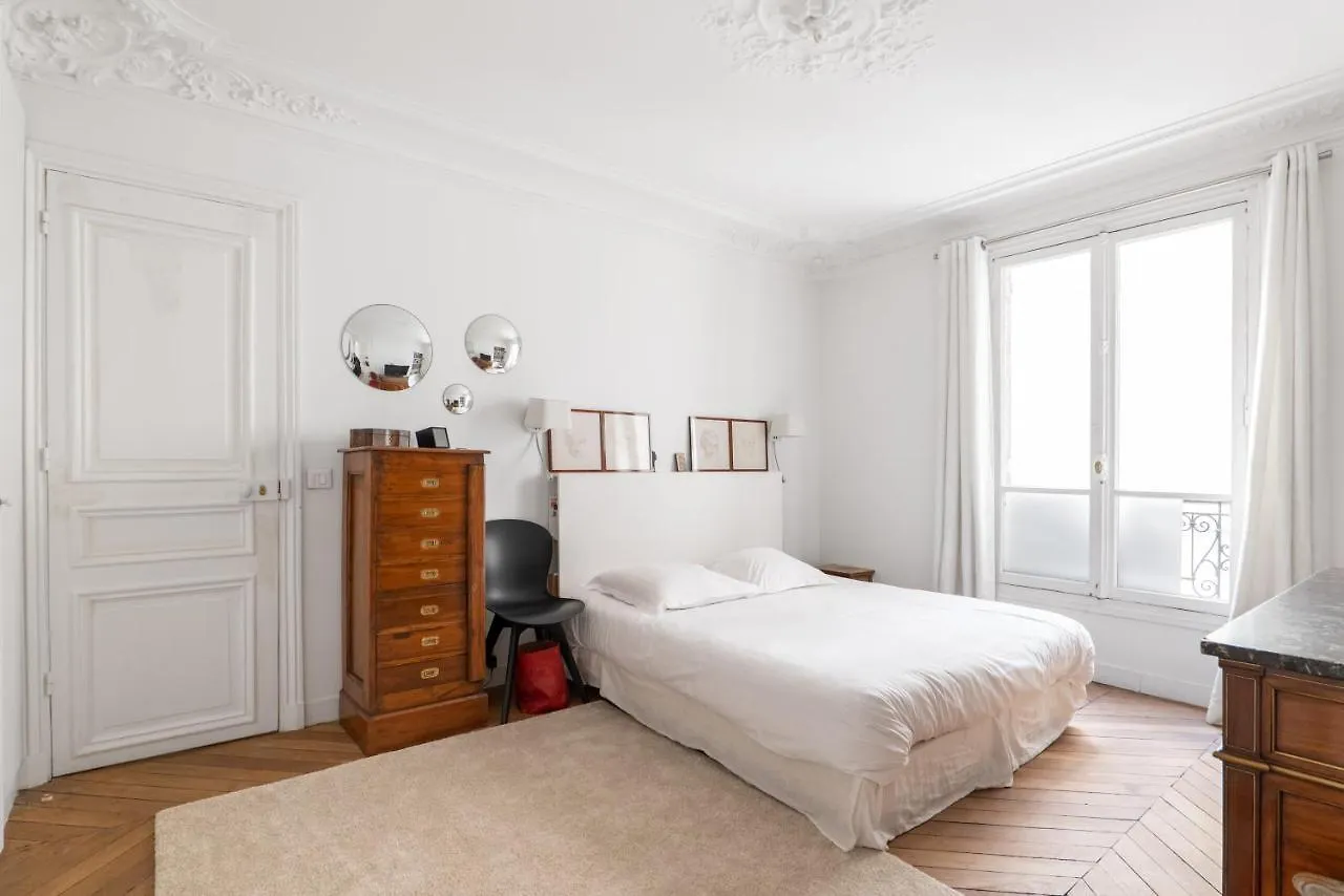 Veeve - Fresh As A Daisy Apartment Paris