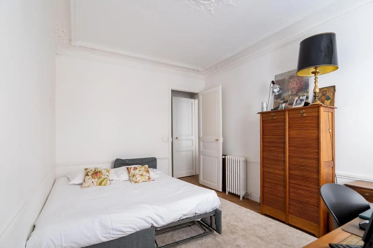 Veeve - Fresh As A Daisy Apartment Paris